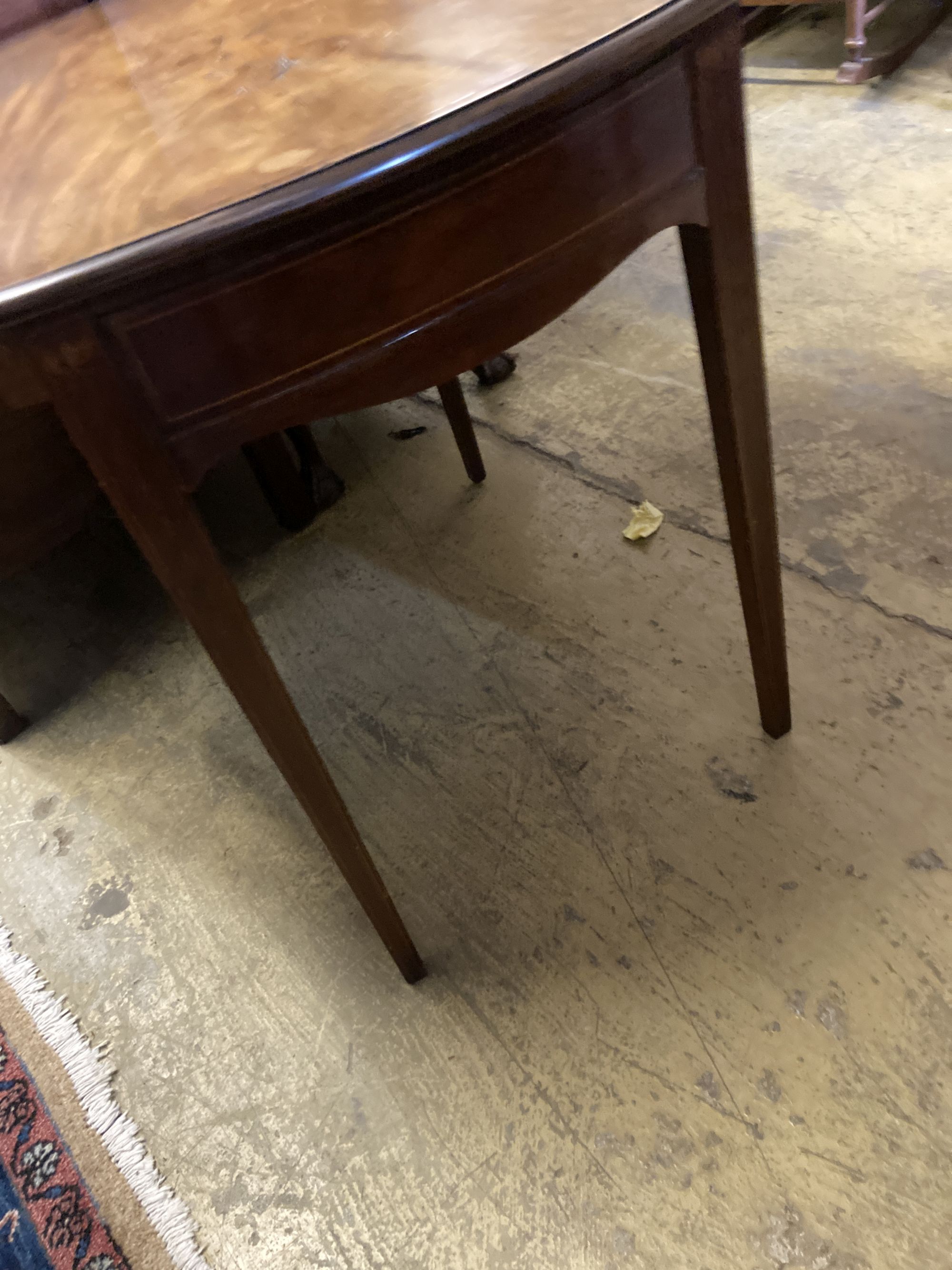 A George III marquetry inlaid oval mahogany Pembroke table, width 74cm, depth 46cm, height 66cm